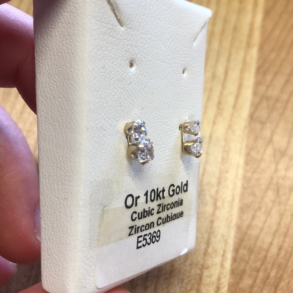 10kt Gold & Zirconium droplet earrings - Picture 2 of 6